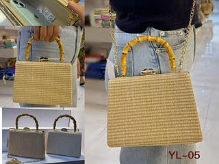 CLUTCH DE PALHA C/ ALÇA DE MÃO E ALÇA TRANSVERSAL DE CORRENTE