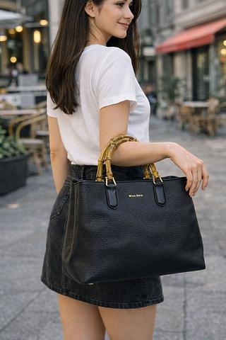 BOLSA EM COURINO SINTÉTICO COM ALÇA DE BAMBU - MODELO MISS BELA