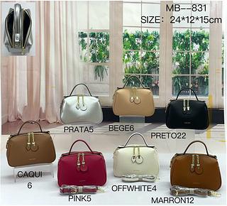 BOLSA ESTILO BAÚ, EM COURINO SINTÉTICO - MODELO MISS BELA COM DUAS REPARTIÇÕES.