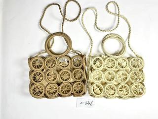 BOLSA DE PALHA - COM ALÇA DE MÃO E ALÇA TRANSVERSAL.