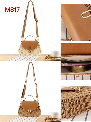 BOLSA DE PALHA COM ALCA DE COURINO SINTÉTICO.