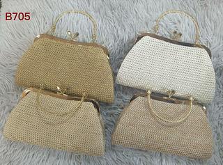 CLUTCH DE PALHA C/ ALÇA DE MÃO E ALÇA TRANSVERSAL DE CORRENTE